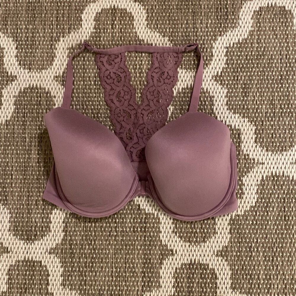 Victoria’s Secret body by Victoria racer back perfect coverage bra size 34DDD ￼